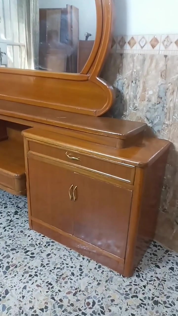 ميز تواليت صاج تزكام داخل وخارج مستعمل عرض مترين ارتفاع 80سم عمق40سم السعر 150 وبي مجال العنوان بغداد حي الإعلام سوق اميمه  حي الشباب نهايته الشارع فرع ماركت فريش موبايل عراقنا وتساب بي 
*********** 
***********
يوجد توصيل غير مجاني داخل بغداد فقط
