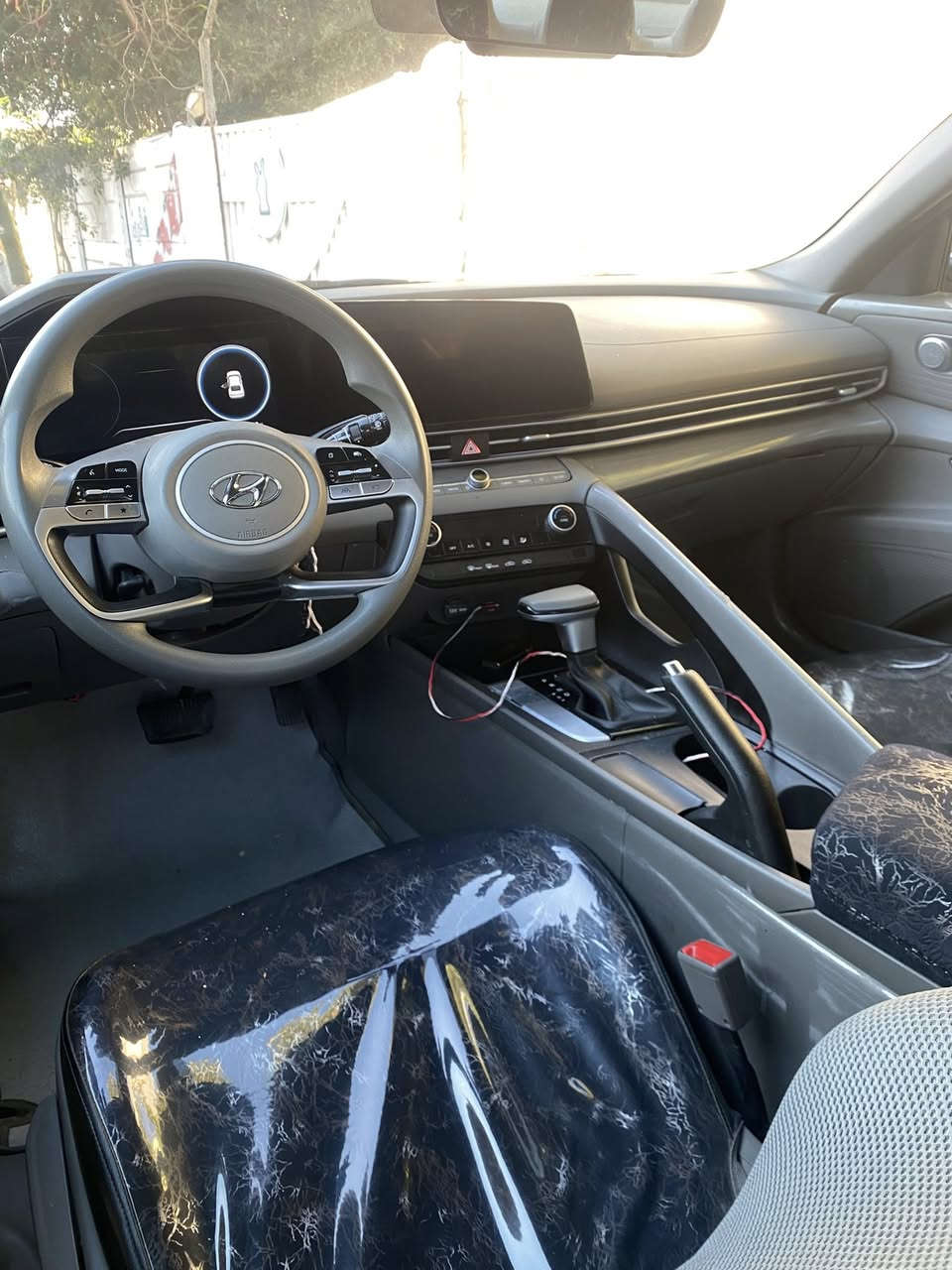 النترا 2024 
ماشية 30 الف كيلو 
بالعراق صار بيها شگ بين الباب والجاملغ جهة السايق
السيارة شاشة ابل كاربلاي واندرويد اوتو
كامرة خلفية
 رادار امامي
كروس سرعة 
توقف ذاتي
سياقة ذانية 
تحذير بالمري 
ويل كب 
وضعيات قيادة 3
مكاني بغداد ***********
السعر 154 ورقة وبي مجال 

KMHLM4DG0RU682542 رقم الشاصي
