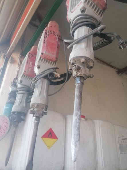 السلام عليكم.                                                                     كوسره كبييره انجيكو  +كوسره جدران انجيكو+ كسار تام 2 درين فر انجيكو حادلات 2 جاهزات وعلى فحص العنوان بابل ابو غرق ***********
