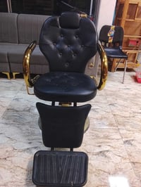 كرسي حلاقه • مستعمل قليل • قابل تفاوض