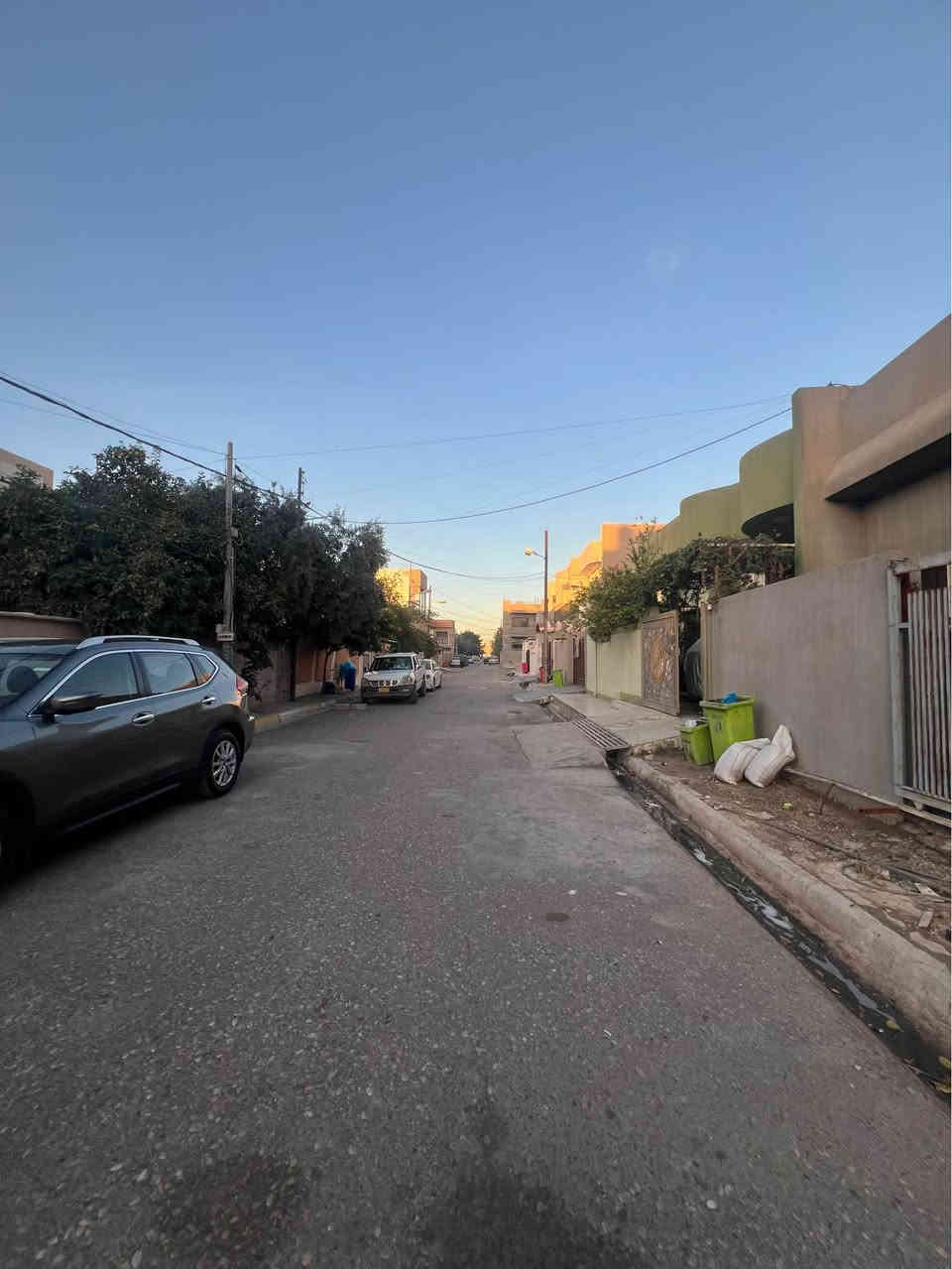 هيكل زراعي مضمون طابقين 
العنوان /حي البعث قرب مدرسة حطين 
المساحة 100متر 
طابقين كل طابق يحتوي على 
غرفة نوم مع مطبخ مع صحيات مع استقبال مع هول 
الطابق الثاني نفس الارضي 

الدرج خارجي 

*********** كركوك, العراق
