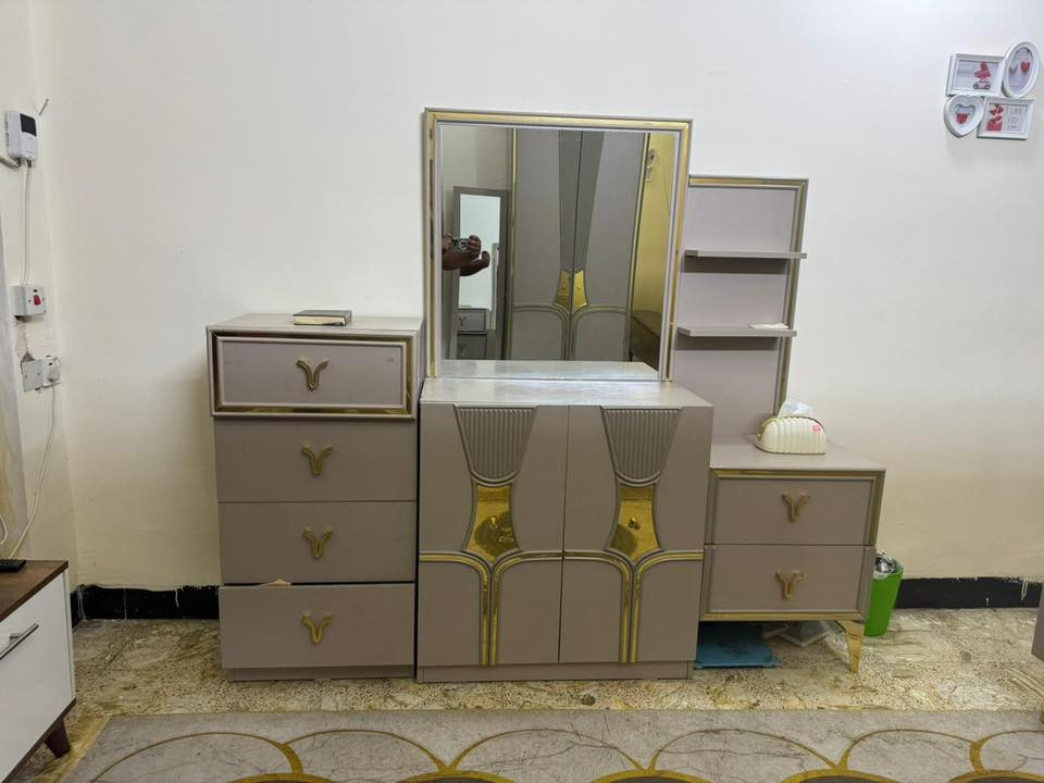 ياالله السلام عليكم للبيع غرفه نوم غرفه نضيفه كلش مثل ما موضحه بالصور استعمال قليل كلش مكاني بغداد سبع البور السعر خاص ***********
