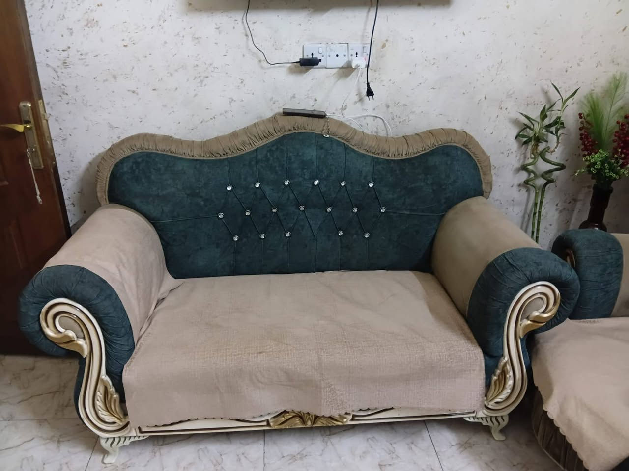 تخم 10 مقاعد نضيف نضافته 90/100
مكان بغداد الدورة سعره 475 بي مجال بسيط 

***********
