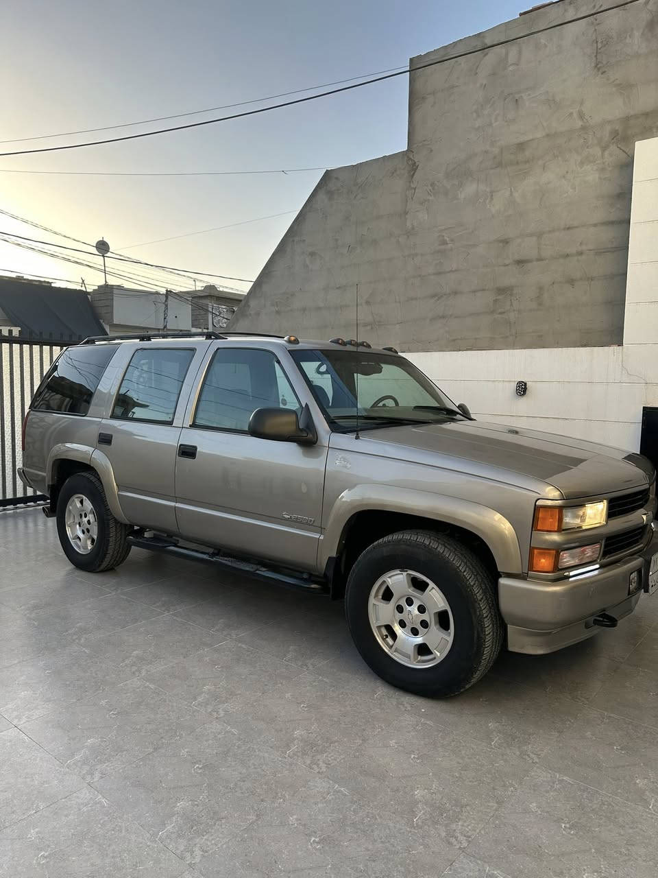 للبيع تاهو موديل2000كير ئوتوماتيك محرك8V رقم سليماني بسمي تبريد جام كهربائي كشنات كهربائي 3قطعه بي صبغ بدون ضرربدون خياس سعر65بي مجال***********/***********مكان سياره كركوك
