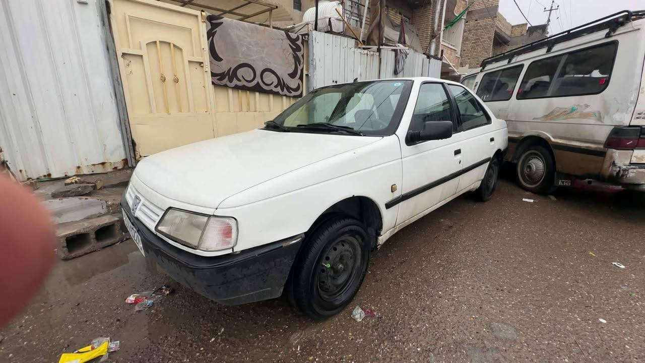 بيجو روى موديل 9 سياره نضيفه ومرتبه 
تبريد شغال منضومه جديده كلها 
تخم تاير جديد 
دوشمه جديده كلها 
كير مكينه اكسل جديد 
جام اربعه شغال 
ويل حجم 
بيها قطعه واحد صبغ.
وهلال مال جاملغ اثنين 
غير هاي مابيها 
مكاني بغداد البياع 
*********** اسياه 
سعر ٣٠  قفل
