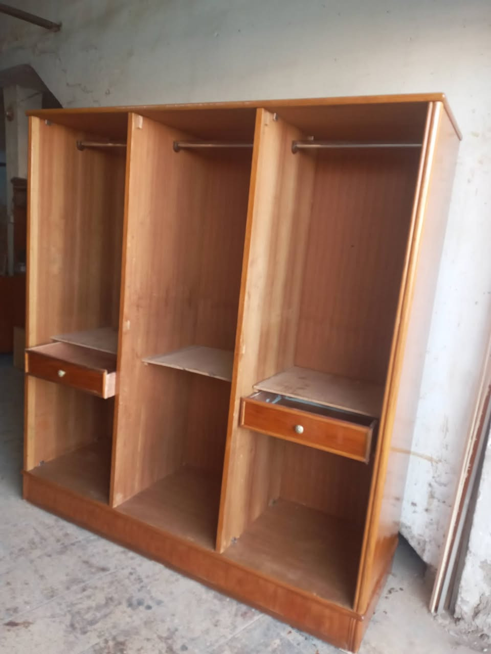 كنتور3 ابواب داخل وخارج صاج تزكام مستعمل ارتفاع مترين عرض متر 90 سم عمق 60 سم السعر 250 وبي مجال العنوان بغداد حي الإعلام الشباب نهاية شارع سوق اميمه  صيدلية نور الشباب قرب النادي التجاري  موبايل عراقنا وتساب بي 
*********** 
***********

يوجد توصيل غير مجاني داخل بغداد فقط
