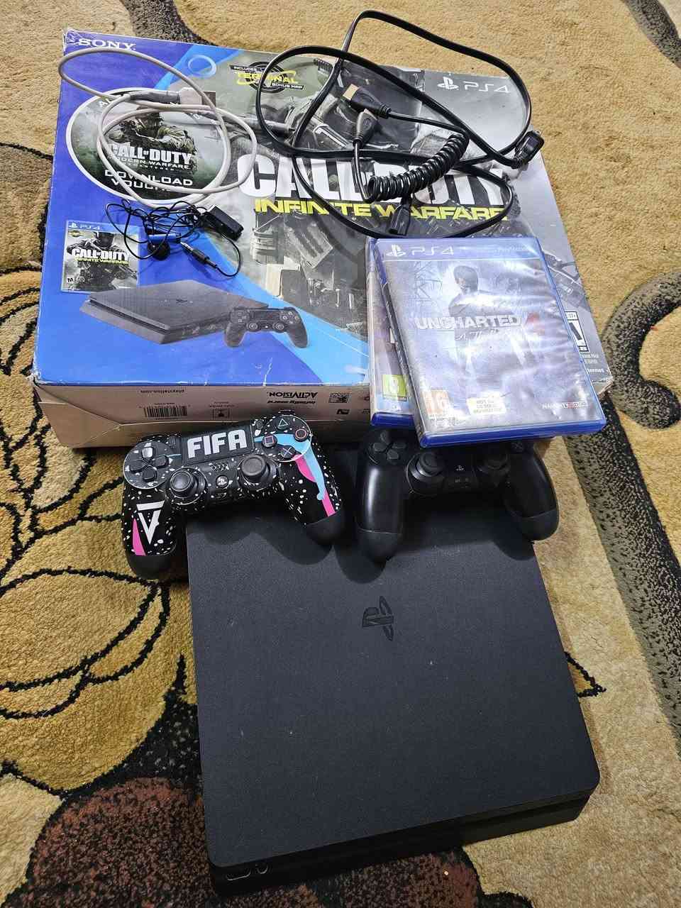 جهاز بلاي فور أميركي ريجن، وان 500 جيجا. ملحقات كاملة، نظيف ما مفتوح مع. قرصين، جي، تي، إيه، وأنشارتد. مع يدتين مع كارتونة الجهاز السعر ٢٤٠ وبيه مجال بسيط 
للتواصل *********** اتصال
