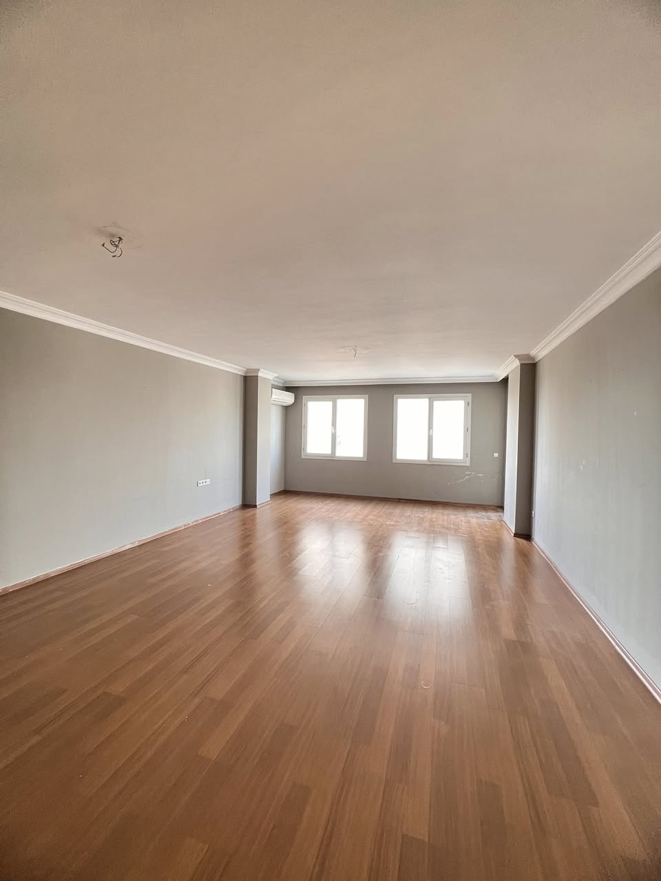 #شقة #للايجار  بعمارة بلص لايف
طريق مجدي مول3+1 خدمات 24
ساعة ماء وكهرباء وسيكوريتى
‏‎للاتصال والاستفسار 
‏‎‏‎فايبر + واتس اب
***********
***********
***********
‏‎شركة باغى لاوان
