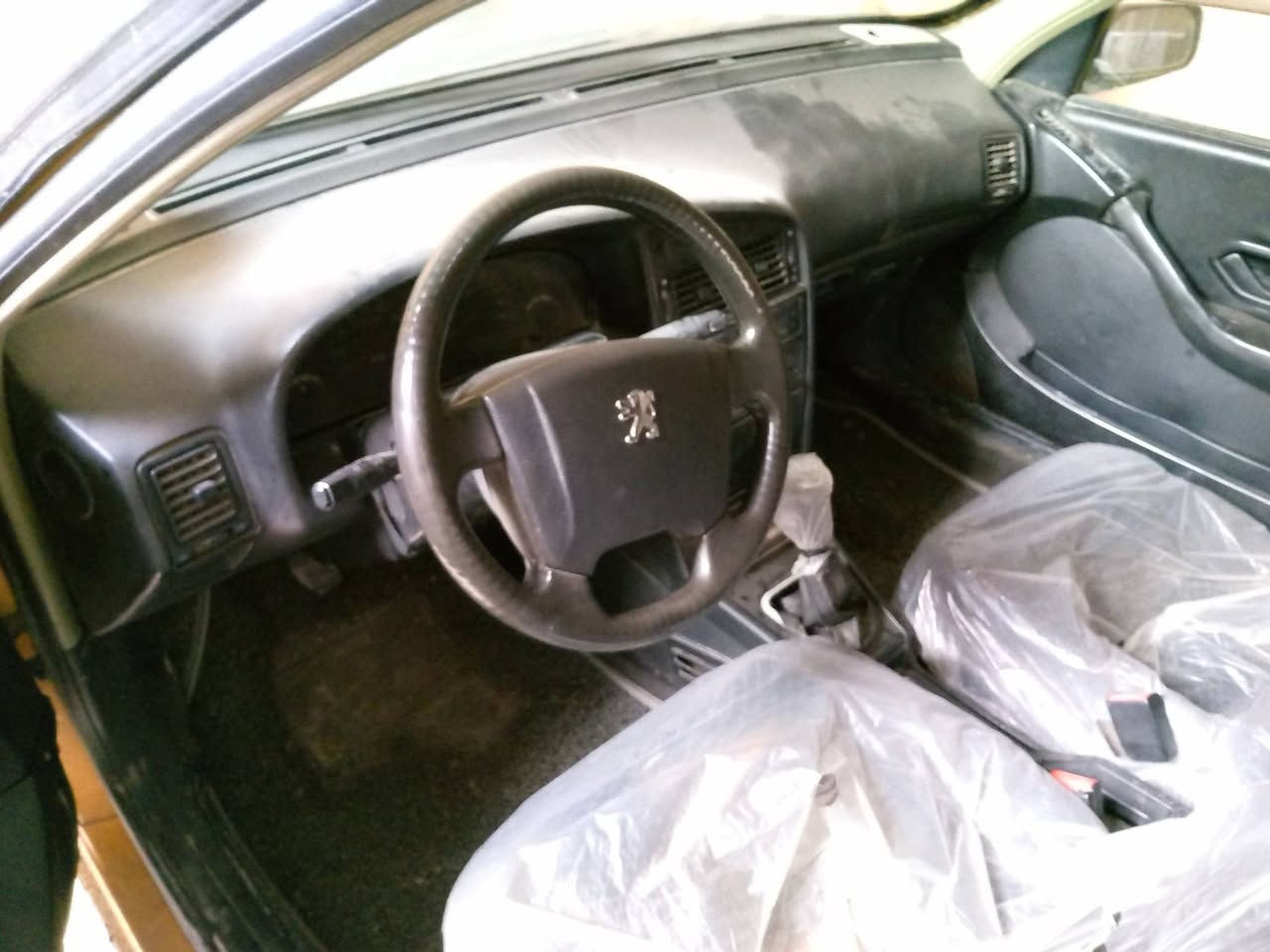 السلام عليكم لبيع بيجو 405 موديل 12رقم بغداد نكليزي خصوصي شرط تحويل محرك كير حدادية كهربات تمام  مكان بغداد وشراي يتصل سعر 30وبية مجال شرط تحويل يعني عقد مروري ***********ارجع وكول شراي يتصل
