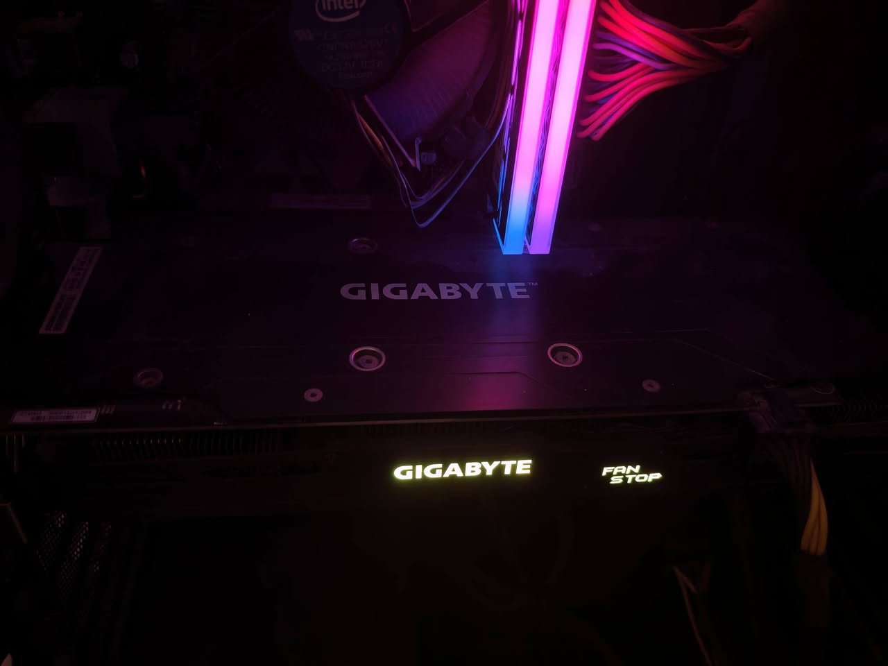 سلام عليكم
PC حاسبة للبيع

Core i3 9100
GTX 1060 3GB
RAM 16GB 3600HZ
1-SSD 120GB
2-hard 512GB
Game max 3 fans cause 
Asus PRIME H310M-E R2.0 ( motherbord)
كرت  wifi و bluetooth  اسمه Ax5400 مشتريه ومركبه على اللوحة الام يعني ماتحتاج كيبل للانترنت. 

السعر 390 الف للكيس مع
كيبورد وماوس

ويوجد شاشة مع سبيكر 115 الف

النجف الأشرف حي المهندسين ***********

