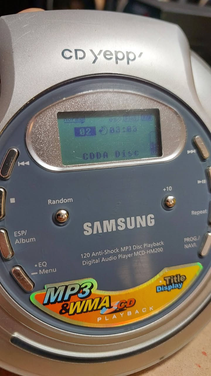 السلام عليكم.. عرض #2026089
مشغل أقراص محمول SAMSUNG أصلي 
كهرباء التشغيل بطاريات أثنين و محولة 4.5v 
يشغل أقراص MP3, CD AUDIO , WMA .
السعر 15 الف دينار عراقي 
توصيل موجود كل محافظات العراق ⚘️

Mustafa Electronics 
Audio , Video & Electronics
Whatsapp: ***********
