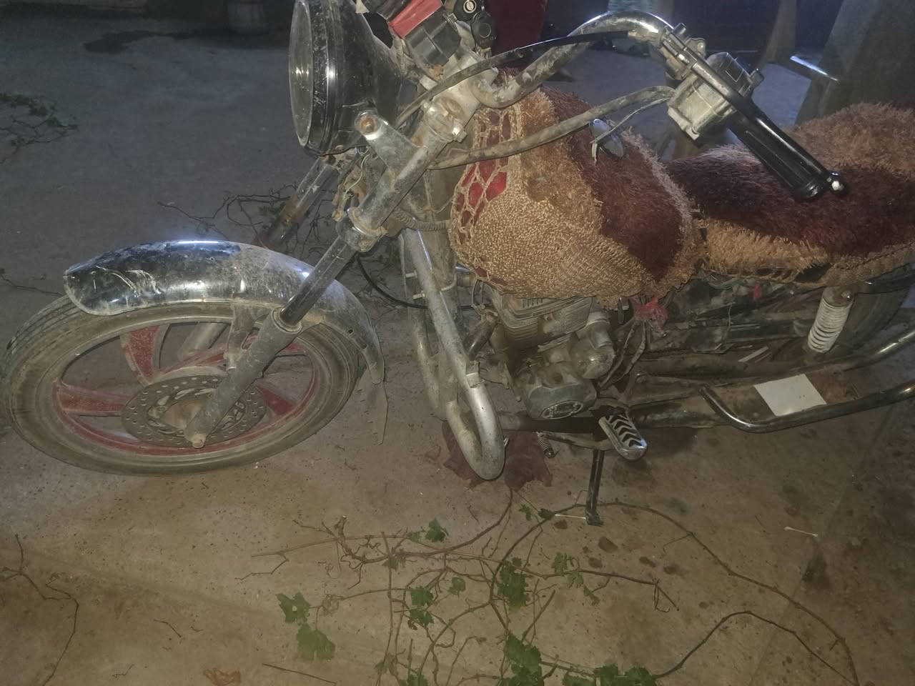جني شغاله بيها خرطه بل  نمره الثانيه ابيع كوم حديد شغاله ٢٠٠ وبيها مجال حك الجيه


**إذا كنت صاحب هذا الإعلان وتريد حذفه لأي سبب، رجاءا أرسل رسالة إلى الدعم الفني**