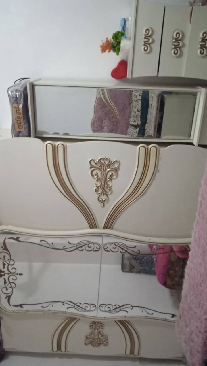 غرفه البيع سعره 250 
....... ***********
