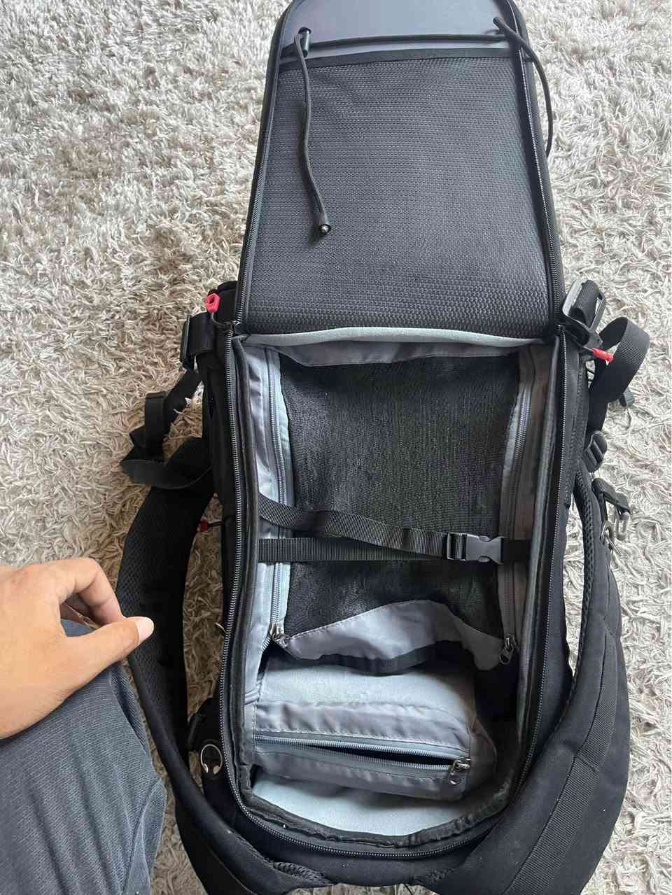 حقيبة كاميرات ومعدات احترافية من Sony للبيع 🎒📸
الحقيبة ممتازة جداً ومريحة للظهر، مصممة لحماية الكاميرات والعدسات والملحقات وتوزيع الوزن بشكل مثالي.
• الحالة: مستخدمة نظيفة جداً وبحالة ممتازة (مثل ما واضح بالصور).
• التقسيم الداخلي: تحتوي على قواطع مبطنة لحماية المعدات، وقابلة للتعديل والتحريك حسب حجم الكاميرات والعدسات اللي عندك، وجيوب إضافية للوايرات والبطاريات.
• السعر: 50 ألف
تواصل خاص او واتساب *********** بغداد, العراق
