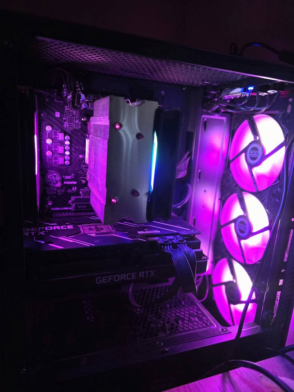 بيسي للبيع3070ti
r5 5600
m.2 1t
ram 16(8×2) ddr4 3200
600 watt p.s
mass case 4 fan
b450 msi
ماعندي توصيل للاسف مكاني النجف مجمع الاميرات تكدر تتواصل وياي على الواتساب ونتفق على السعر 
رقمي للتواصل ***********
السعر مليون و٢٠٠ الف وبيها مجال
