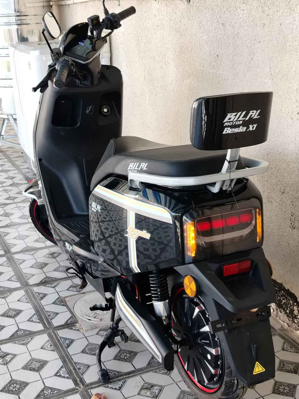 السلام عليكم
دراجه شحن نوع BESLA X1. 2025دراجه جديده ماشيه 253 نظام P ونظام R 3 سرعه 60 الشحنه الوحده تمشيك هواي  استعمال قليل كلش سويجات 2 وتشغيل عن بعد   السعر 650 وبيها مجال

العنوان :بابل المسيب سدة الهندية
***********
