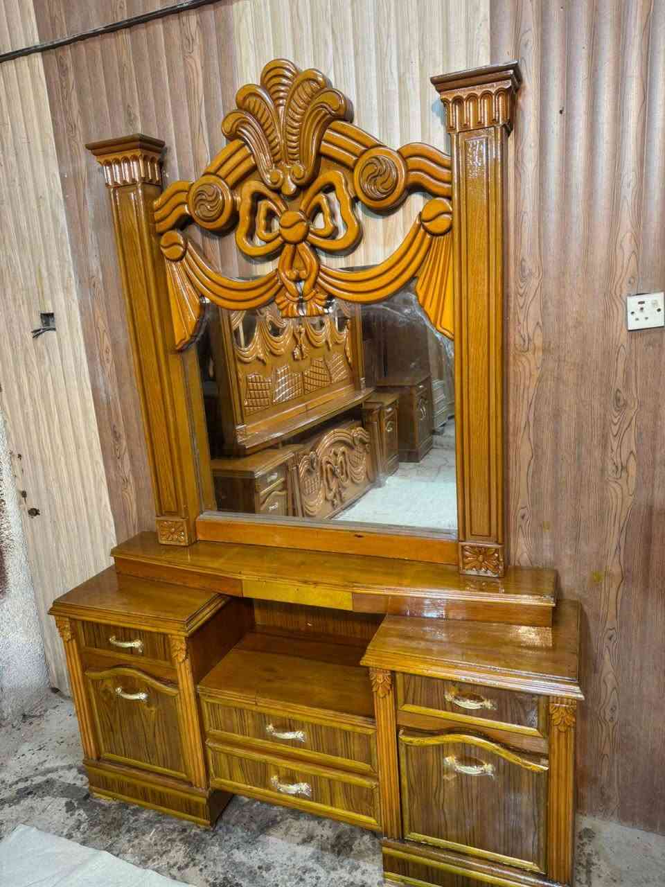 غرفه تسكام درجة اولى 
شغل فوول ضهر جرجوبه داخليه
نقش ثقيل حيل 
مكان بغداد الامين الثانيه شارع الارامل
*********** بغداد, العراق
