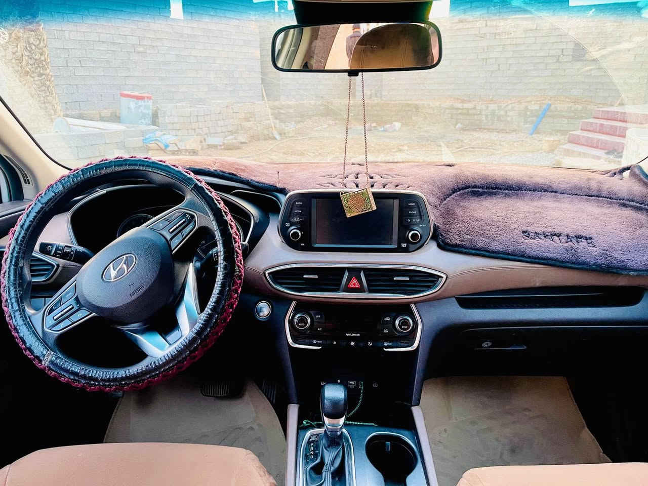 السلام عليكم سنتافي للبيع 
موديل 2019
كوري خليجي
سبعه راكب بصمه مري شفط فول موصفات 
محرك 4 2500
خلين بدون ضرر شرط التحويل  
 السعرر 215 بيه مجال 
الاتصال عل رقم 
***********
