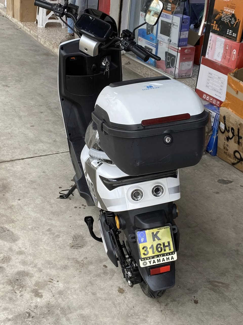 ‏السلام عليكم ماطور شحن 318 نظافة 95‎%‎ بطاريات جديد مبدل تايرات جديد بيع مستعجل السعر 650 الف ومجال  ***********
