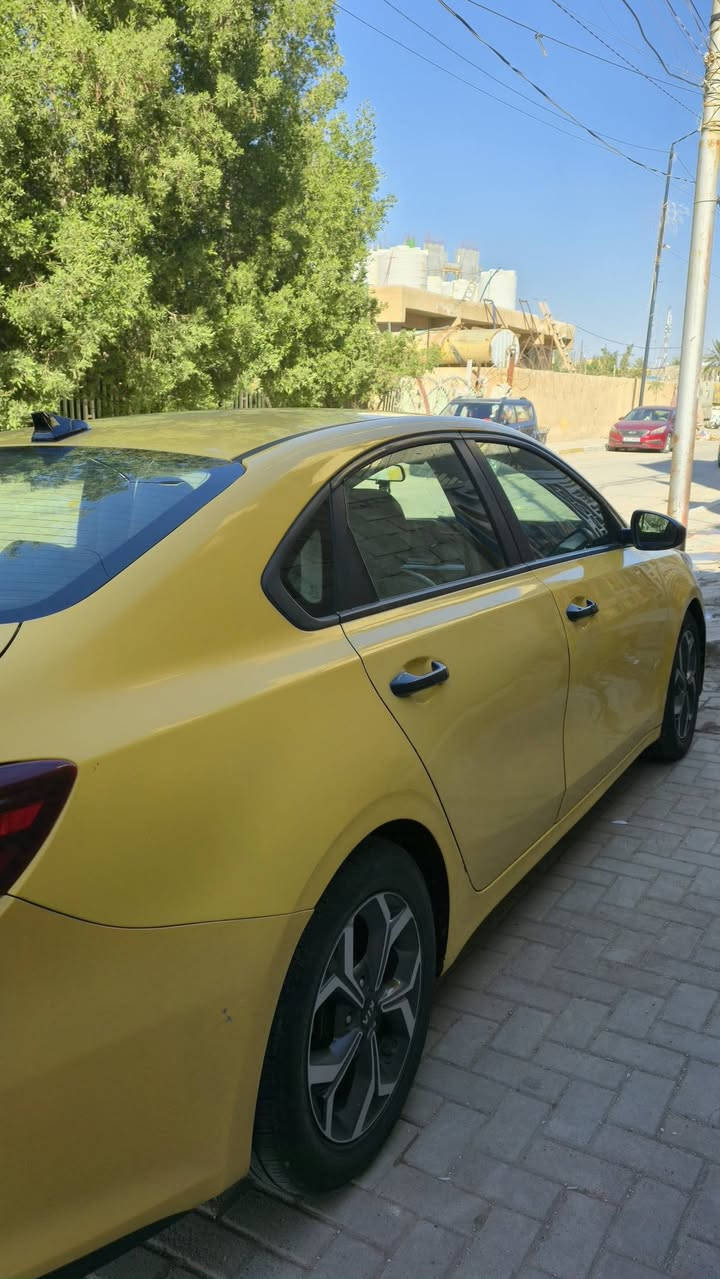 السلام عليكم ورحمة الله وبركاتة
سيارة فورتي موديل ٢٠١٩ مكينة ٢٠٠٠ دوش
رقم بغداد بأسمي تحويل مباشر خالي من الهيئة والغرامات 
وارد أمريكي حادثها جاملغ امامي فقط بدون دواخل وقطعة صبغ فقط 
كيرها At سيارة نظيفة ومرتبة تجي وتشوف بعينك  

للإستفسار الاتصال ع الرقم  ***********
