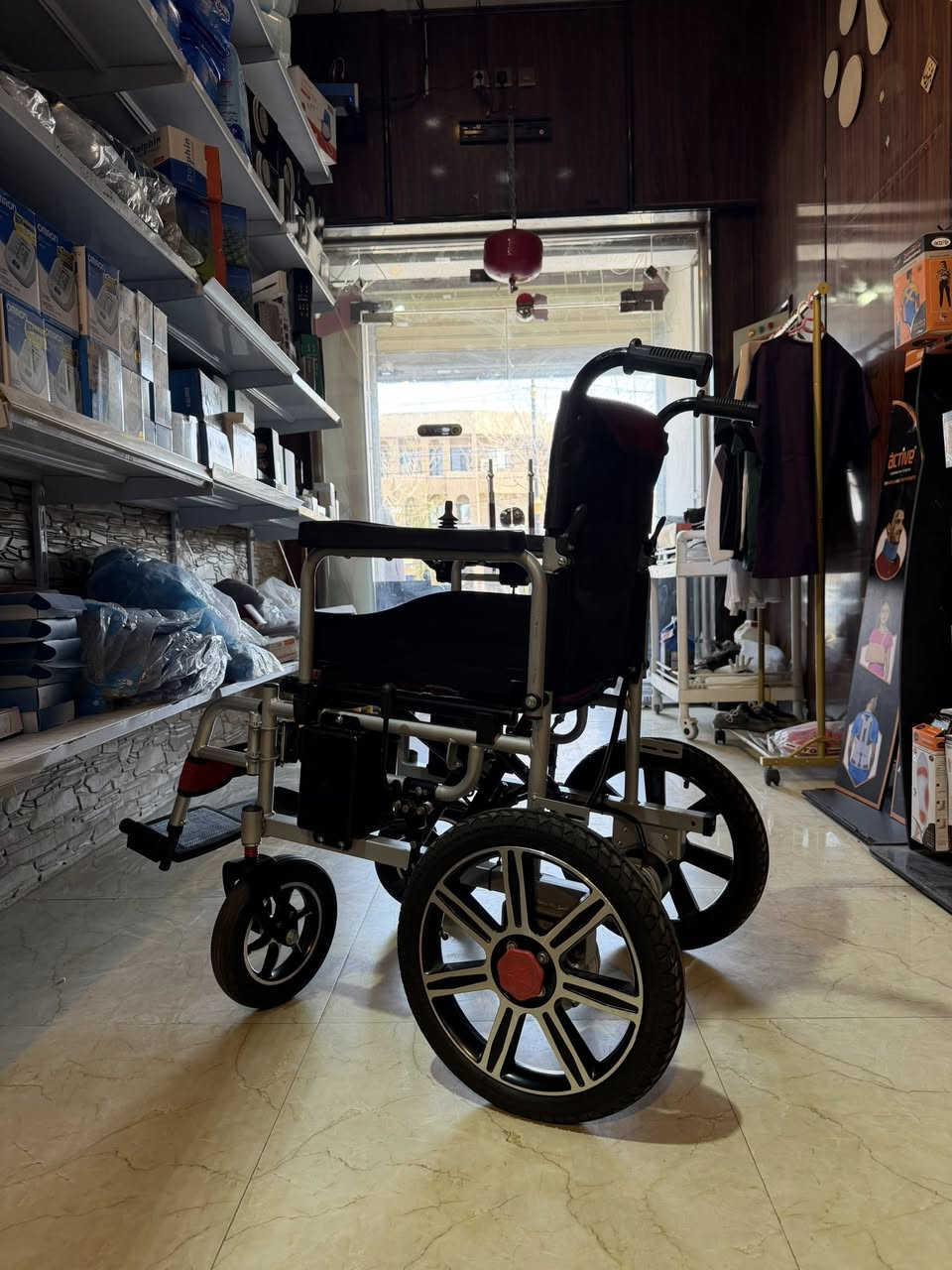 توصيل موصل فقط بسعر 600,000 /***********/***********

عربة معاقين 2026 احدث اصدار 

المواصفات 

دبل بطارية 

قابلة للطي مع وجود البطارية

نطام قفل الماطور 

العربة تعمل عادي وكهربائي

جوانب متحركه 

ارجل نظام كمبليون

مانع انقلاب 

مانع انحدار 

ناطقة

تحكم عن بعد
