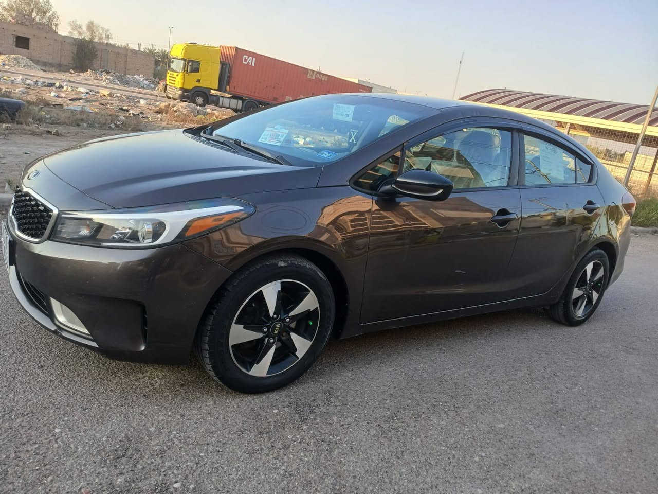 سلام عليكم فورتي 2017 باسمي بغداد  حادثها جاملق خلفي ورا السايق بدون دواخل فقط لبيل واحد كير مكينه جديد مكينه 1800 كير ايتي جديد تخم تاير صدر امامي وخلفي تبريد وتدفئه ويل كب منضومه زنون اصليه شاشه ابلاديه تحكمات استيرن وشاشه سنويه لل 28 السياره مال بيت جاهزة السعر 115 وبيهه مجال للشراي ابشي بسيط العنوان بغداد شهداء البياع رقم الهاتف ***********
