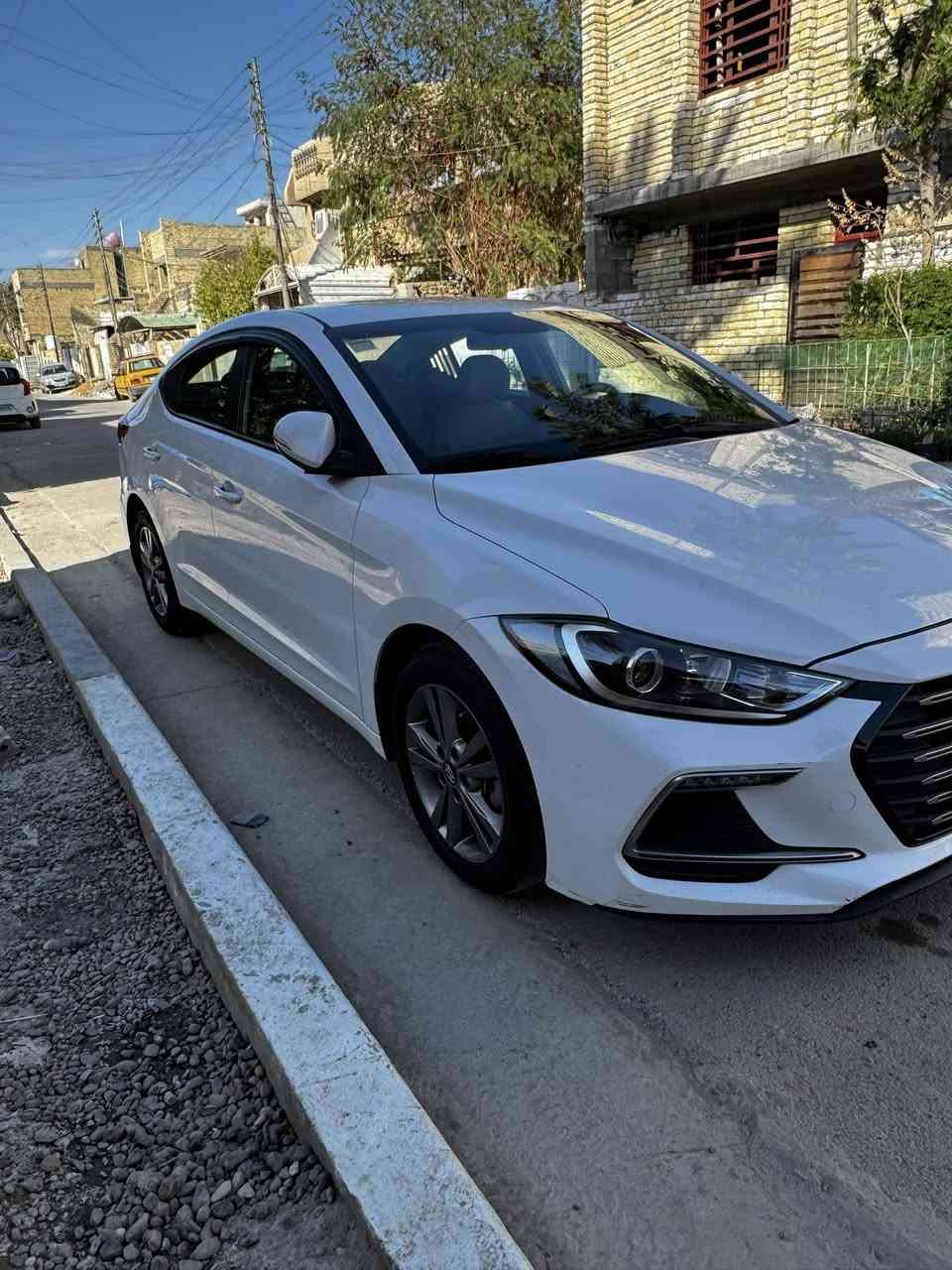 السلام عليكم 
النترا موديل 2018 خليجي محرك 2000 دوش سوبر ماشية 75 الف سيارة نظيفة وخيرا من الله تبريد ثلج سيارة علة ايدي كاملة مكملة نفاذ سنويه لغايه ٢٠٢٩ سعر 163 $ وبيها مجال بسيط مكان سيارة بغداد /المنصور هاتف ***********وتساب هم موجود
