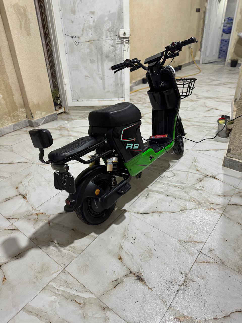 دراجه شحن للبيع
الدراجه جديده مستعمل قليل كلش ما مصلح ولا داخله مصلح 
شغاله منطول للطول لايت شغال عالي او ناصي 
جديده كلششش غراضها كامله 
السعر 450 او ييها مجال للشراي 
العنوان ميسان ابو شطيب 
تواصل ***********
