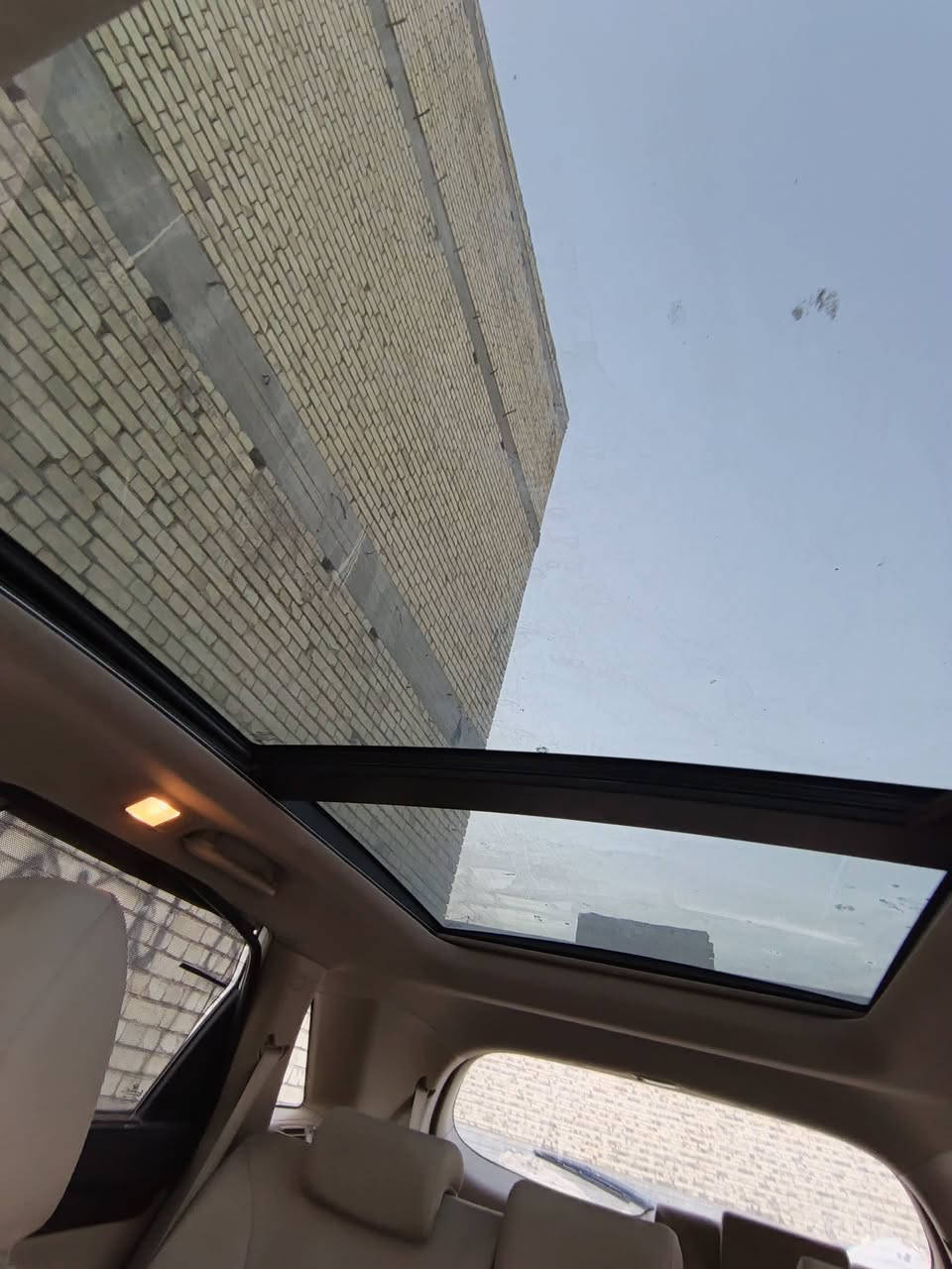 سورنتو ستة سلندر سبعة راكب خليجي محرك مفتوح ومبدل خليجي....
بيها ضربة بسيطة وخدوش اللي يريد يدخلي خاص
_ بانوراما.. تحتاج صيانة
_ فور ويل AWD
_ ويل 19
_ كامرا وحساسات خلفية
تحكمات ستيرن
سنوية اربيل منتهية من سنة 2017

رايدها ب 145
***********
مكانها النجف
