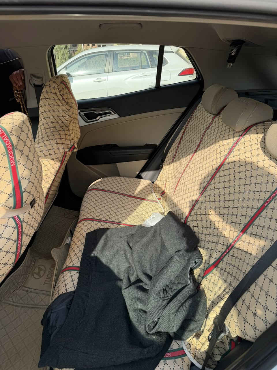 السلام عليكم سبورتج 2025 فول ماعده البنيرما مواصفات ماشيه 40الف  كشنات كهرباء تدفه كشنات تدفه استيرن لد بچم صندوق كهرباء وبعد بيهه هواي مواصفات الاستفسار ***********
