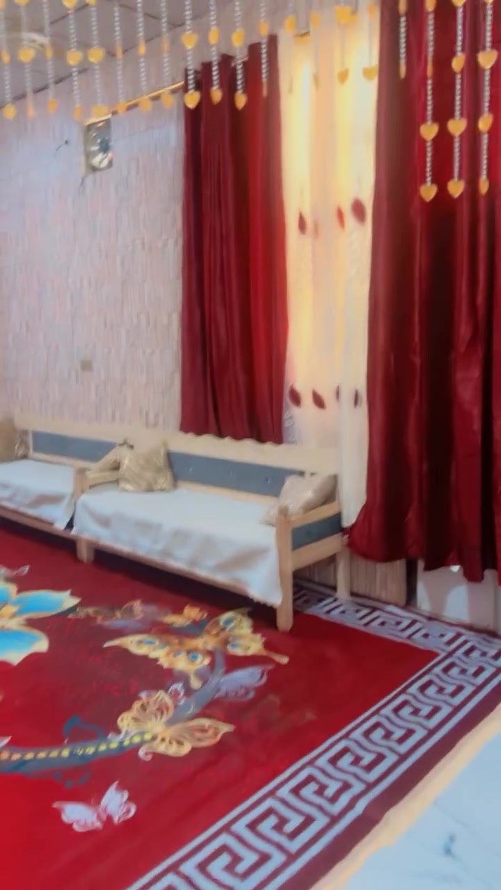 بيت للبيع في منطقة البهادرية
*********** ابو لبيت ليس علان ولا عقار 

سند ٢٥

يحتوي ع ديوانية  

غرفتين 

صحيات خارجية داخلية 

مطبخ 

هول كبير 

مساحة ١١٠ 

السعر ٧٠وبي مجال 

 عنوان البيت قرب ابو قيس  او محطة الكهرباء الجديدة
