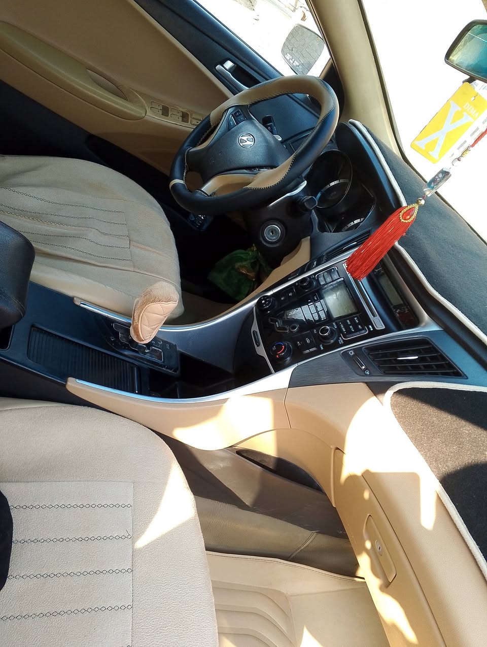 سلام عليكم للبيع سوناتا 2012 خليجي مكفولة كفالة عامة محرك وكير كلهن مكفولات ترايك وان ما تريد تبريد تدفئة كله شغالة على وضع شركة محرك 2400 دوش  ابيعلك على سونار السعر 135 وبيه مجال رقم صلاح الدين الماني بسمي رقم الهاتف ***********
