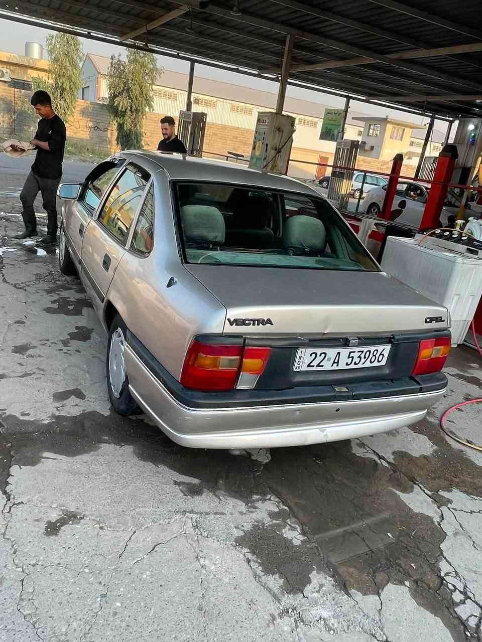 🚗 أوبل فكترا للبيع - ناصبة ومرتبة شرط الفحص 🚗
المواصفات والتفاصيل:
 نوع السيارة: أوبل فكترا
 المحرك: 2.0 (محرك 20)
 الكير: أوتوماتيك
 حالة السيارة: كير ومحرك (شرط الفحص)، السيارة ناصبة ومرتبة ونظيفة جداً وما ناقصها شي.
المميزات والإضافات:
 فتحة سقف (تنتة)
 شاشة وكاميرا للرجوع للخلف
 سنتر لوك
 ميزة إضافية: متوفر بيها كوبون بنزين جاهز.
💰 السعر: 41 ورقة (وبي مجال للشراي ).
📞 للتواصل والاستفسار: رقم الهاتف (بـيه واتساب): ***********
