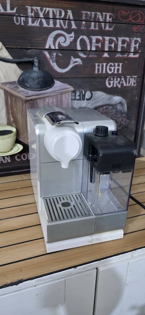 رمضان كريم على الجميع
على بركه الله تم وصول وجبه من مكائن القهوه دولچي كوستو ونسبرسو باله كويتي نضافه وشرط الشغل كاملات بدون نواقص للاستفسار مراسله الصفحه او الاتصال عالوتساب *********** البصره يوجد توصيل لكافه المحافظات
