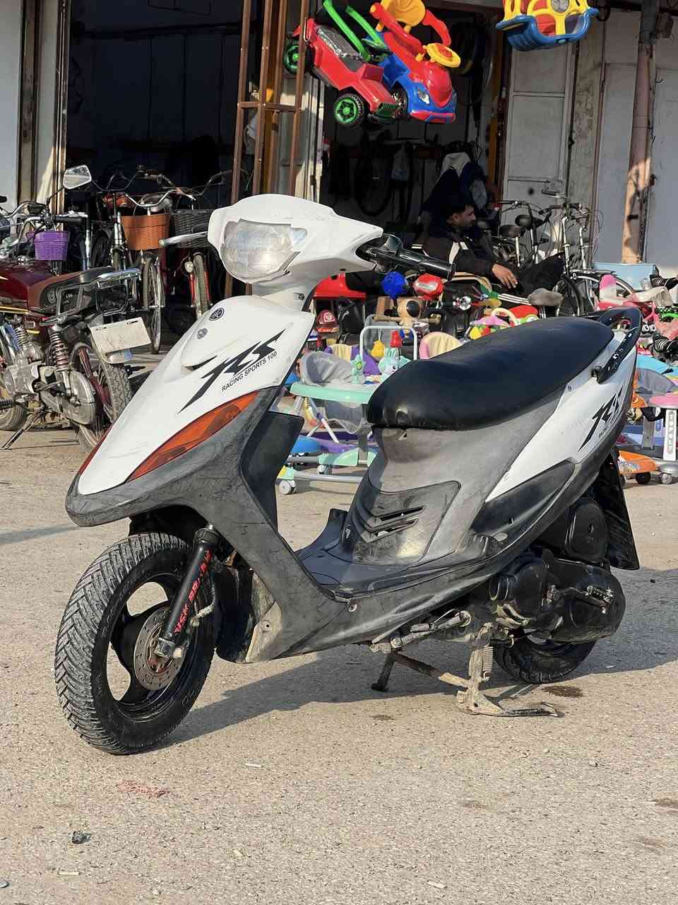 للبيع 🛠️
نوع الدراجة (ماكس عدلة)
النضافة (90‎%‎)
التشغيل (سلف + هندر)
الكهربائيات شغالة بالكامل
نقصها فقط شاشة العداد
السعر (600) بيها مجال بسيط 
رقم الهاتف (***********)
