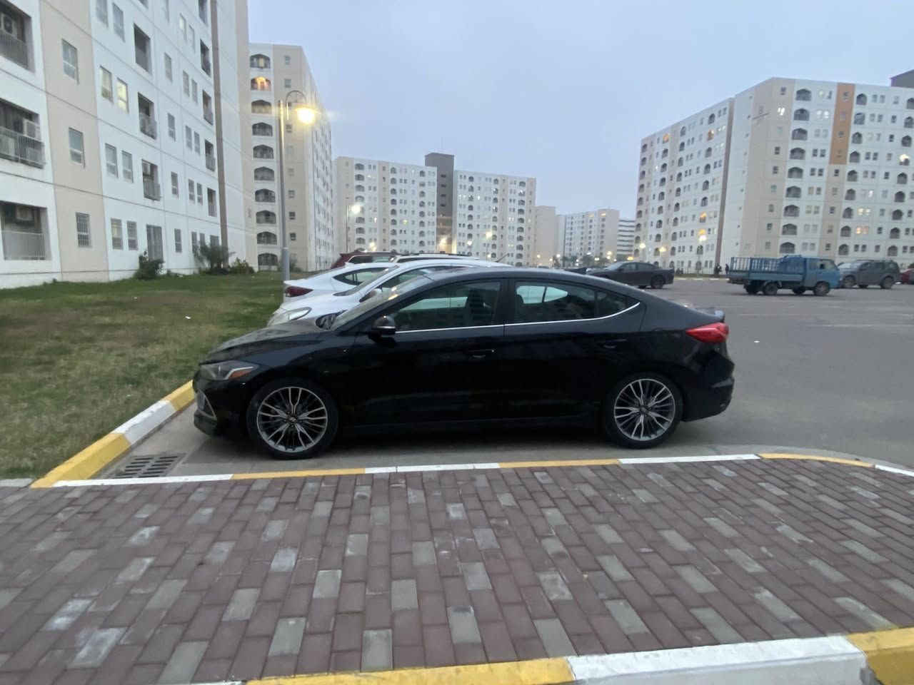 السلام عليكم
النترا 2018 سبورت infinity
وارد امريكي 
محرك ١٦٠٠ تيربو 
كير dct سبع نمر 
اكزوز رياضي بلادي
مواصفات ١/١ :
بصمة تشغيل 
كشنات حضن جلد مختومه sport 
تدفئة كشنات 
دشبول كاربون فايبر 
كيجات رياضي 
سلايد روف
ويل كب ١٨ كروم بلادي 
ستيرن حرف D 
شفتات بلستيرن 
سستم صوت سماعات انفنتي 
ماشيه 128 الف  ميل 
السعر 12,100$
مكاني بسماية / جميلة
***********
