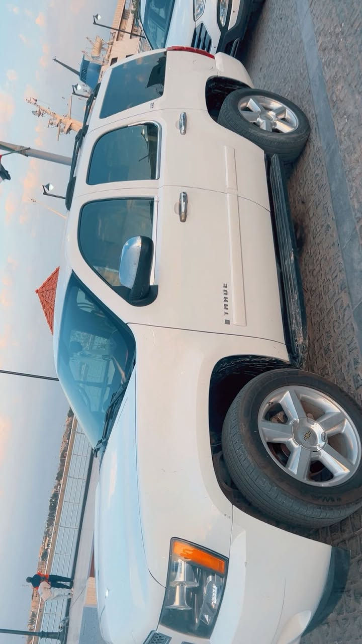 السلام عليكم رمضان كريم. من رخصه الادمن
تاهو 2007 فول LTZ بتره 
 كفاله ضربه صبق  موصفات  شاشه كامره 
لايت زنون  كير محرك شرط  تخم تاير جديد 
دواخل جديده  وارد خليجي 
 رقم جديد  بغداد  المالك بصره 
سعر 190
 بصره شط العرب. الجزيره 
رقم الهاتف. ***********
واتساب ***********
