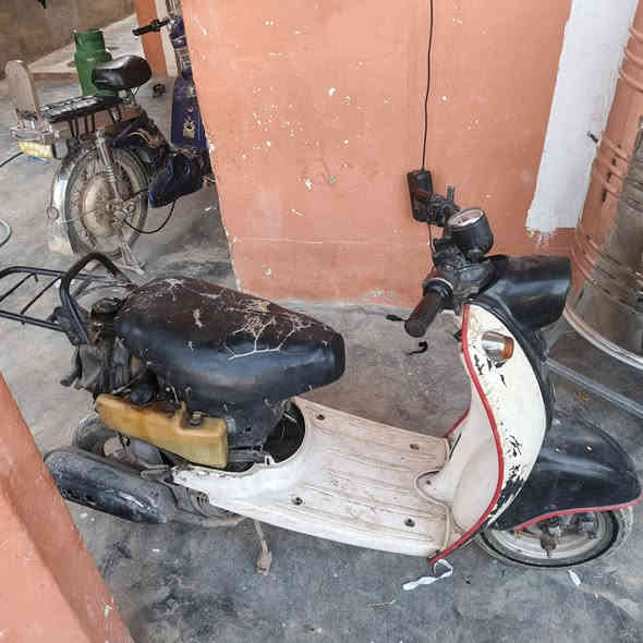 موتور زبور لبيع، اي عيب ما بيه محرك شرط السعر خاص***********
