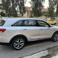 سورنتو موديل 2015 شكل 2017  فول لون سلفر 4 سلندر للبيع 07718527482