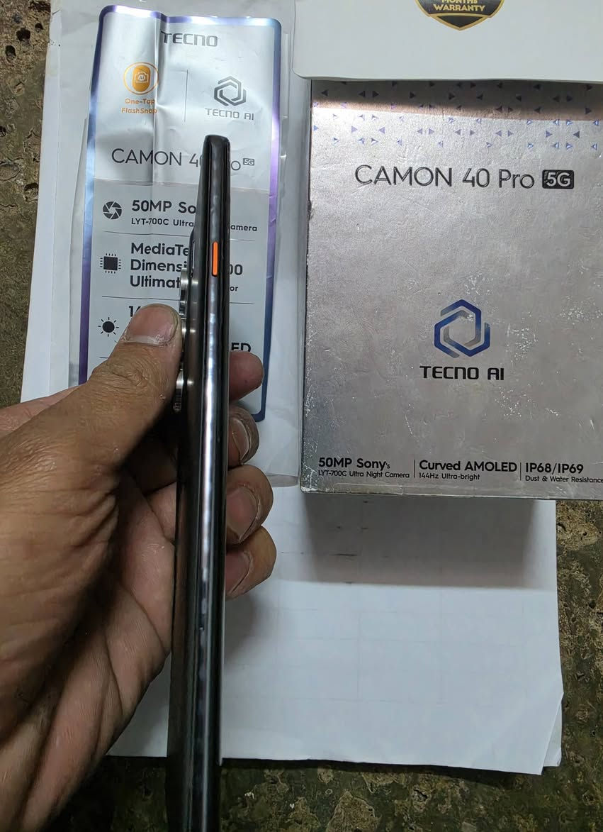 السلام عليكم 
متوفر تيكنو كامون 40 برو 5G
ذاكره 256 
رام 12+12 
انتبه 12+12 يعني 24 
جهاز مال بيت فقط بي فطر بل كلاس وما ماثر كلشي على الجهاز 
نضيف مال بيت اسعمال قليل وكامل الملحقات 
السعر 280 وبي مجال للطيبين 
التواصل خاص او الاتصال على الرقم ‎***********
