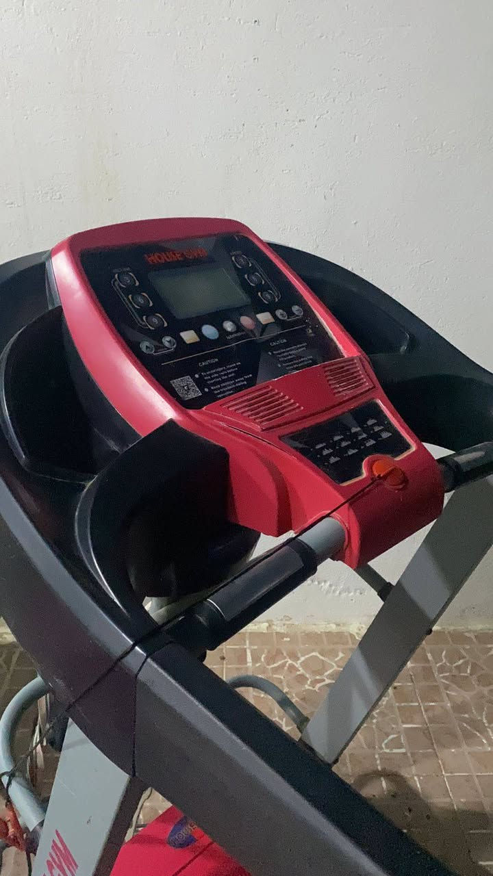 للبيع جهاز ركض منزلي ماركة HOUSE GYM بحالة ممتازة قدرة التحمل ١٥٠ كيلو
المواصفات: يحتوي على جهاز مساج وهزاز ملحق، خاصية رفع ونزول كهربائي (Incline) بـ كبسة زر، شاشة ديجيتال، اوزان ١ كيلو عدد ٢ ، قابل للطي لعدم أخذ مساحة بـ البيت، يحتوي على عجلات لسهولة التحريك

السعر 📍(٣٠٠ الف) وبي مجال بسيط


**إذا كنت صاحب هذا الإعلان وتريد حذفه لأي سبب، رجاءا أرسل رسالة إلى الدعم الفني**