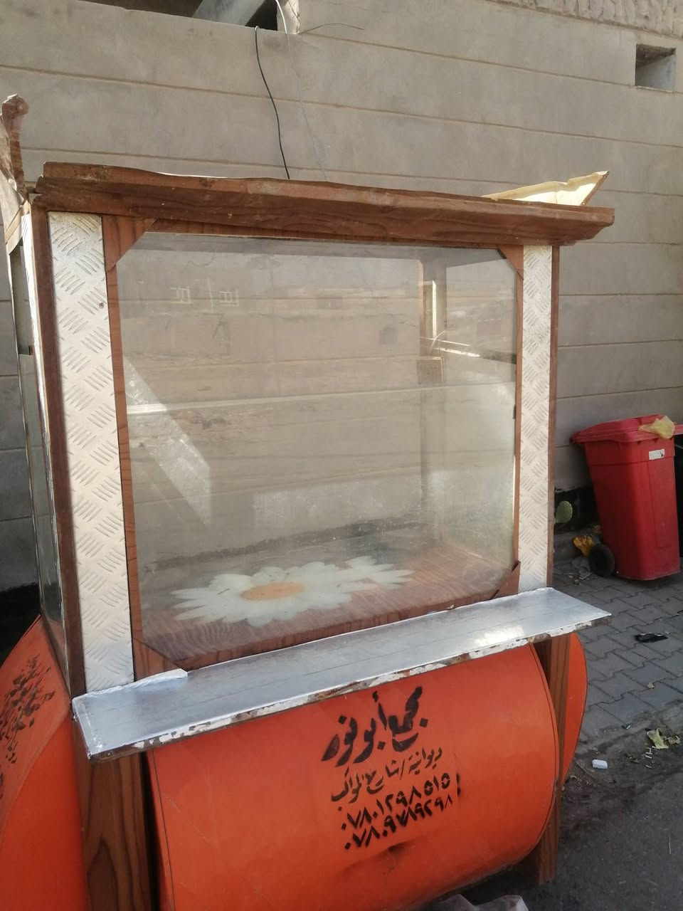 السلام عليكم للبيع ب100وبيها مجال قليل نضيفه كلش الي يريدها يتفضل خاص او يتصل ***********
