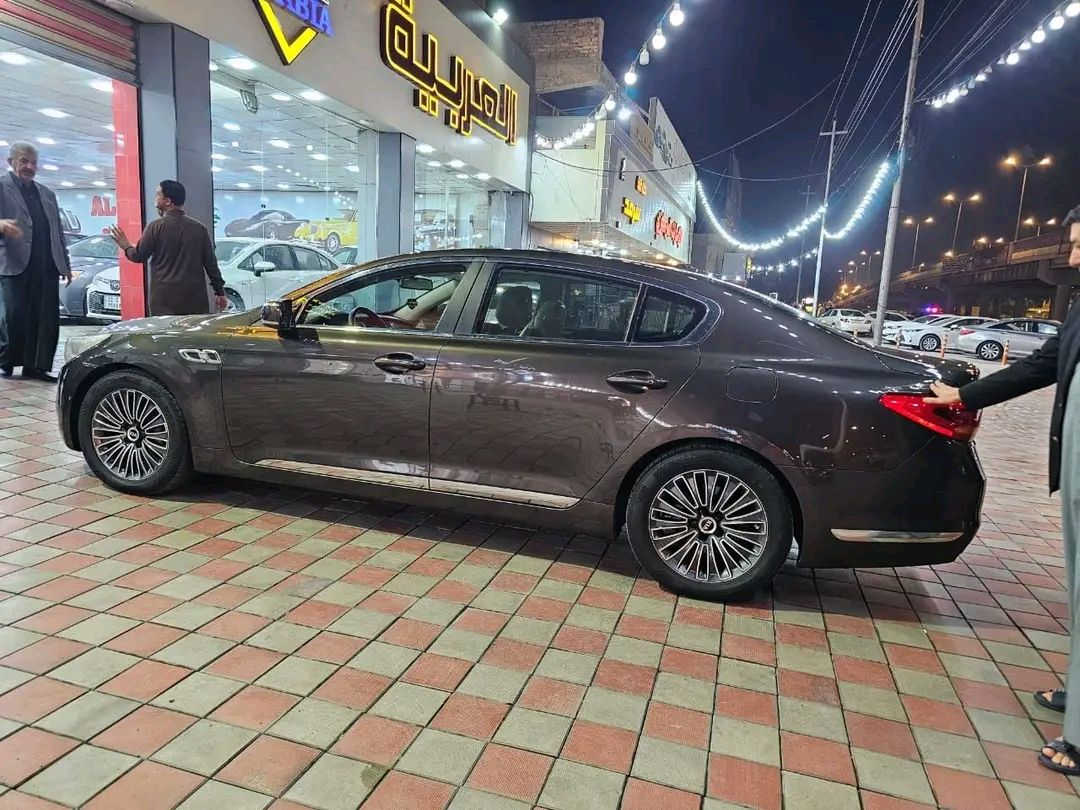 السلام عليكم  
كيا كوريس2014خليجي فئة ثانيه
 رقم بغداد باسمي مداور ثاني يوم 
مكفوله السياره من صبغ  والتبديل بيها بارد مكانات بسيطه وصبغ دعاميه امامية 
محرك 3800 V6
گير 8 نمر كوبرا
الجنطه شفط
بصمه اربع ابواب
ستيرن كهرباء متحرك
ذاكره خزن كشن السائق والستيرن
دبل جام 
لايتات لد  عدسه  ومتحرك 
مري شفط وتنزل عالبگ لرؤيه اوضح
مرايات تعتيم للاضاءة العاليه وهيتر  
حساسات امامي خلفي
فتحه سقف
كشنات جلد تدفئه وتبريد امامي خلفي
كشنات كهرباء امامي خلفي
شاشات عدد 3
تحكم ماوس امامي خلفي
الكشنات الخلفيه VIP 
تبريد 3 قطع
بردات عدد 3 بلاد
ايرباكات عدد 9
سماعات  بلادي  
نضام اوتو هولد
انضمه قياده عدد 4 عادي وايكو وسبورت وثلج
نضام مانع انزلاق ABS
نضام تراكشن كونترول 
مثبت سرعه ورادار تفاعلى
ماشيه 123الف كيلو

السعر 160$
للأستفسار ***********
