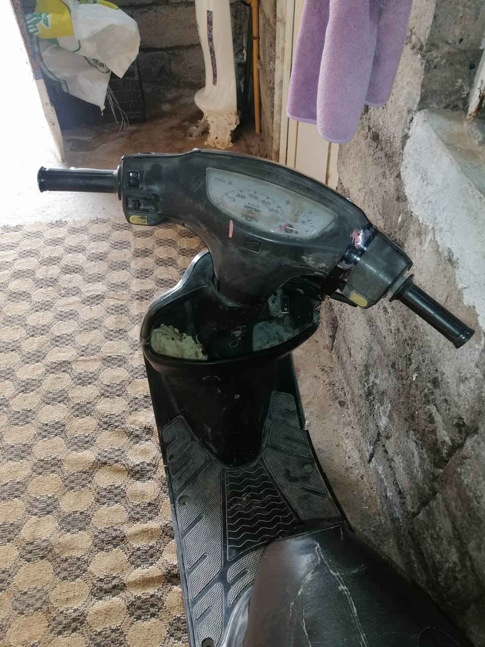 السلام عليكم للبيع ماطور شغال بس ما بي ناريه مكان موصل برطله السعر150 بها مجال***********
