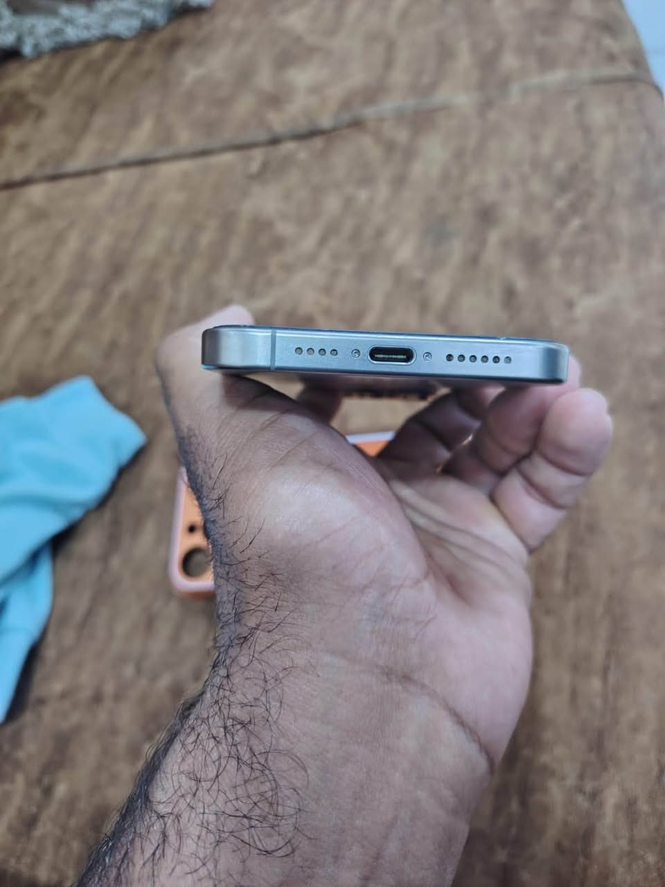 السلام عليكم.  متاح ايفون 15 برو ماكس لون تيتانيوم 
ذاكرة 256  بطارية 🔋 86  نضافة الجهاز 💯 بل 💯 
وياه كارتونته فقط 
جهاز لعبة ما منزل بيه جهاز ثانوي فقط للاتصال  ما متعوب الي يدور جهاز نضيف ويكون باله مرتاح بزمن الغش ؟ والله يفيده وأضمنه اله من اي خلل ولا داخل تصليح ابد يشهد الله. 
سعر الجهاز.  مليون و٥٠  وبيه مجال / مكاني التاجي قرب معسكر التاجي.  وهذا رقمي وبيه واتساب ***********
