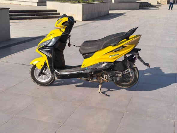 السلام عليكم 
سكنس جامبو موديل 2020 
محرك ماكس عدله بوشه 55 سرعه ومعدل 🧨 
عليه تزويد اقرا 💸💸
بوشه وبستم 55 😁
صالنصه FM طلق + بك فاير دكمه عمل تشغيل واطفاء + صوت رعب وبيه كاتم 🇱🇷🇱🇷
ويل رياضي لون ابيض وتايرات جدد وكصب جدد 🇬🇭🇬🇭 
كابريته اصليه شرط ام الضمان 
لا تئخير ولا صرف  
باتري وشخاطه وبلك وصوندات البانزين والهوة كله جدد
الكهربائيات كله شغاله ومابيه اي عطل يعني سلف هندر وبعد اكو هواي اشياء ماذاكرهن مكاني حله 
السعر 375 
***********
