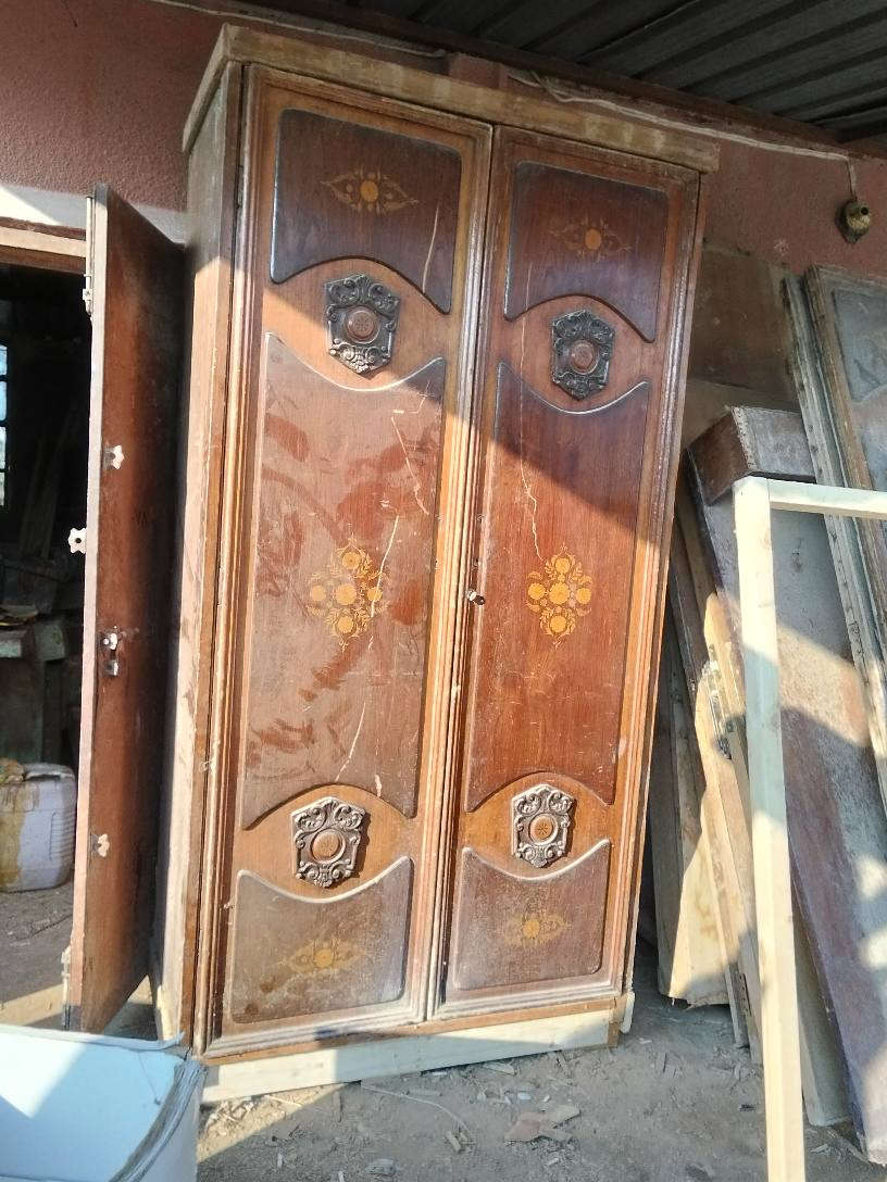 عندي كناتير وعندي بوفيات ***********
