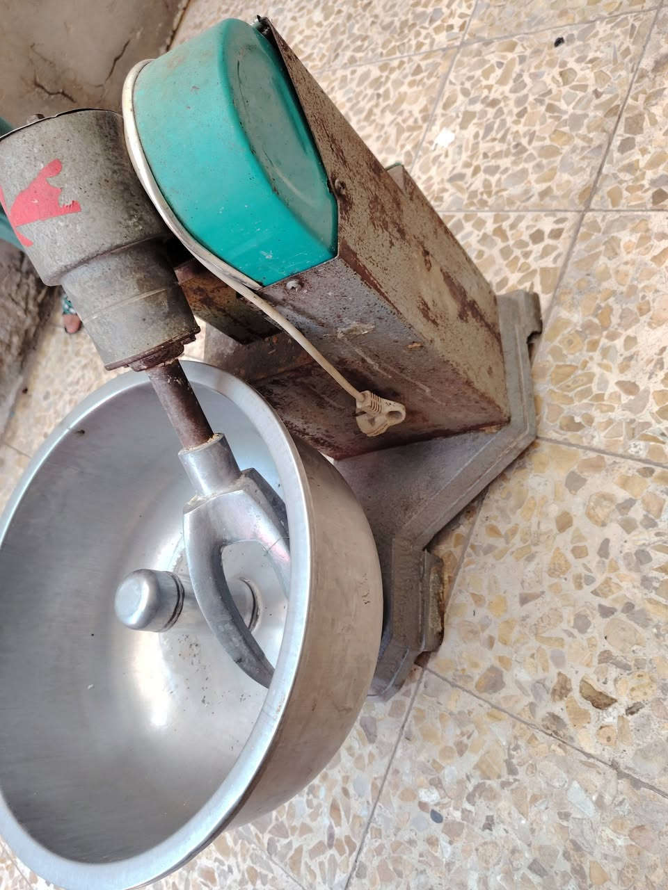 قنفات عدد ٤ نظيفات مع المفرش +عجانة حجم ٨ كغم استعمال قليل نظيفة وشرط الشغل كاروك طفل خوص جديد( مكاني الشبانات *********** )
