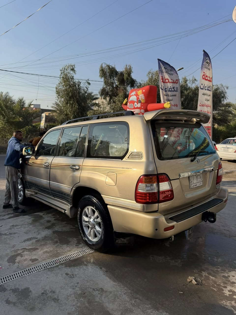 السلام عليكم السياره للبيع. 
لاندكروز مونيكا 2006 وارد خلييجي بدون ضربه بدون حادث وبدون جفي ولا مقلوبه مكفوله بس مصبوغه للجماليه رقم انبار مشروع وطني ب اسمي تحويل ثاني يوم مكينه وكير خير من الله حداديه جديده مكانها بالغزاليه ما ناقصها برغي  السعر 145 ورقه
***********
***********
