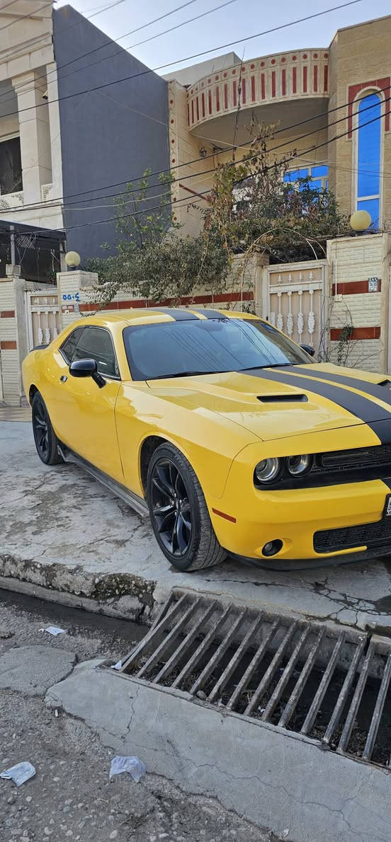 دۆج چالێنجەر SXT بلاک تۆپ مۆدێڵ 2018 شاشە گەورە  گوشن جلد مۆدی سپۆرتوو تراک شن سوکان هیتەر گوشن هیتەروو ساردی  پێشوو پشتی کەپسە ئێرباک بەس یەک شانی تەقیوە دووجاملغی پشتەوەی بۆیاغە بێ ناو گرتن لەگەڵ دەرگای سایەقی  تەعدیلێکی شی لە سەغەفە زۆر جوانوو بێ مەسروفە نرخی 163 گەڵا 
*********** أربيل, العراق
